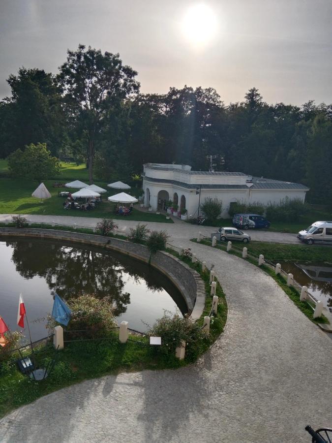 Palac W Kurozwekach Kurozwęki Exterior foto