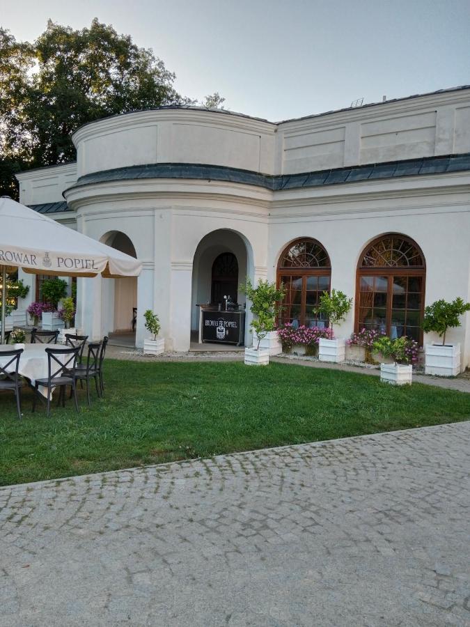 Palac W Kurozwekach Kurozwęki Exterior foto